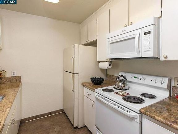 4th image of 301 Tradewinds Dr APT 2