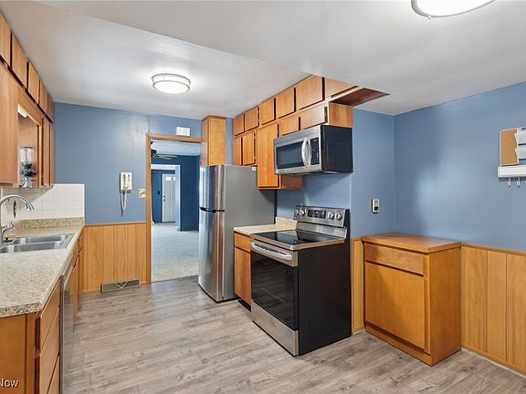4th image of 204 Fay Ave