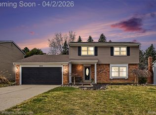 893 Dressler Ln, Rochester Hills, MI 48307