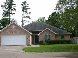 708 Hollybrook Dr, Longview, TX 75605