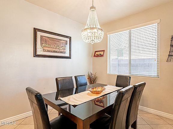 4th image of 1084 W Redlands Dr