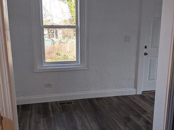 5th image of 132 Maryville Cir Unit 1
