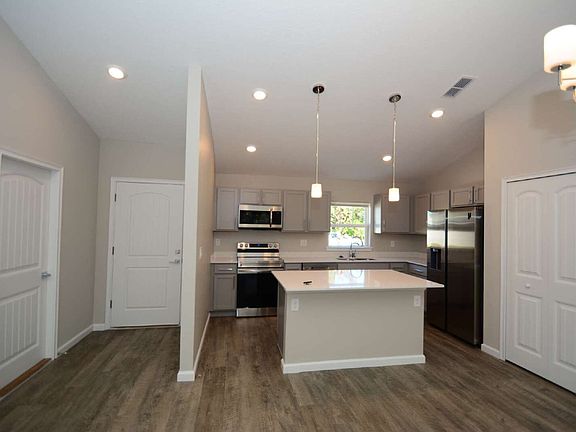 4th image of 12 Ferndale Ln
