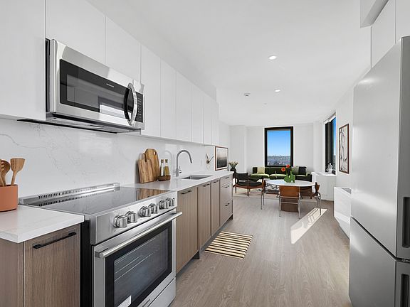 4th image of 159 Boerum St #17A