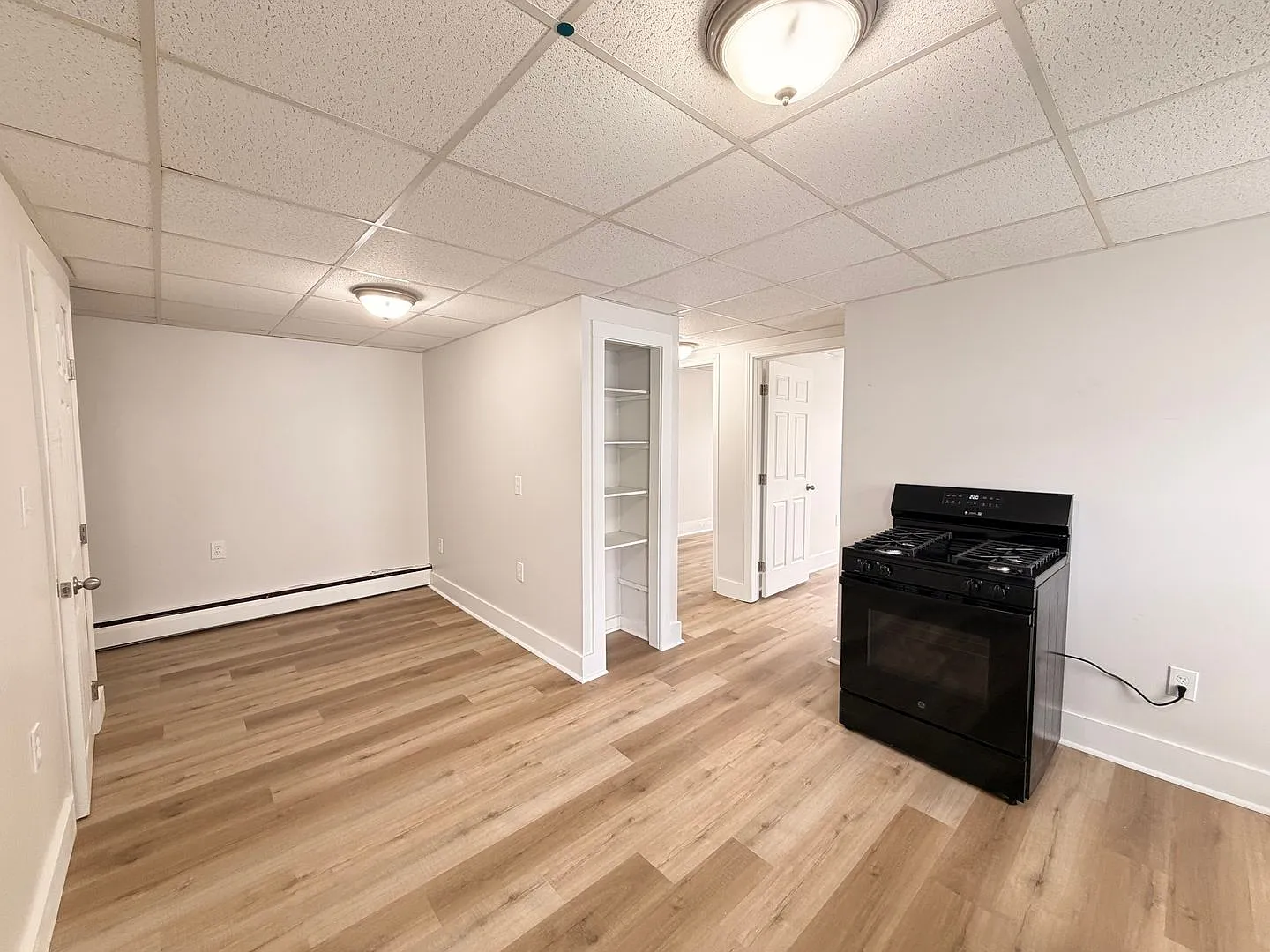 2 bed, 1.0 bath, 573 sqft, $1,650 — Photo 3