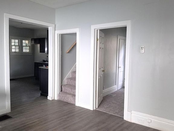 3rd image of 833 Oakhill St SE