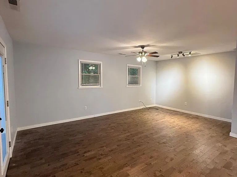 231 Lake Caroline Dr — Photo 5