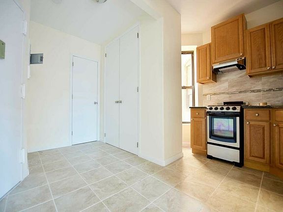 3rd image of 160 Allen St APT 14