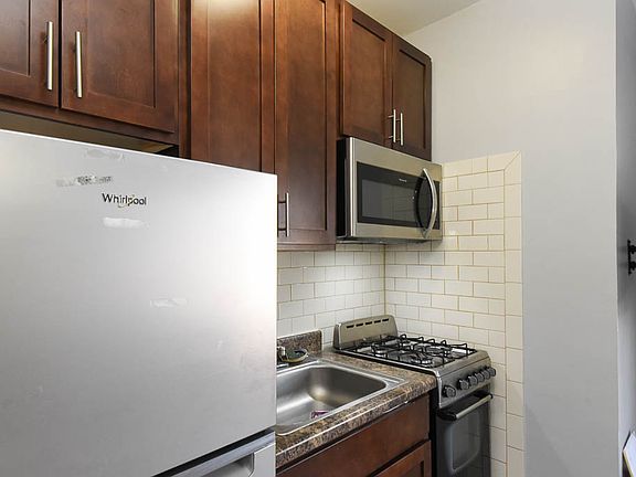 4th image of 4756 N Maplewood Unit 803