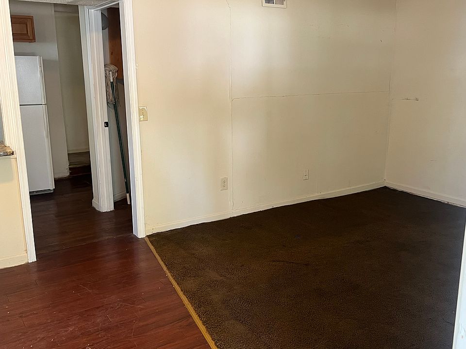 2nd image of 228 N Lincoln St