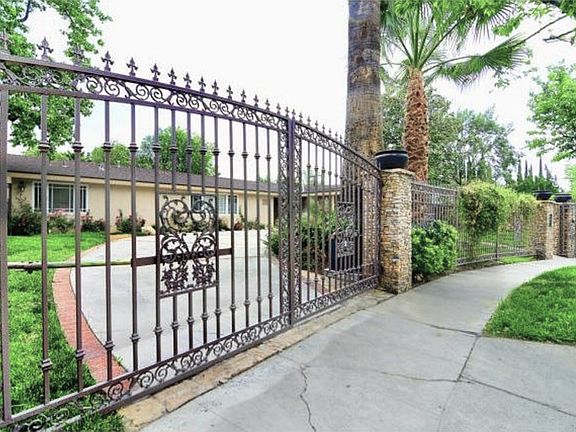 3rd image of 5704 Comanche Ave