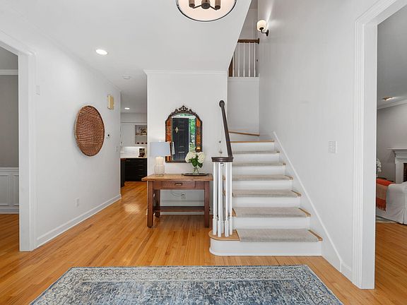 5th image of 100 Basswood Ct