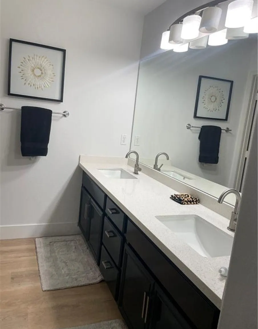 3 bed, 1930 sqft, $1,200 — Photo 2