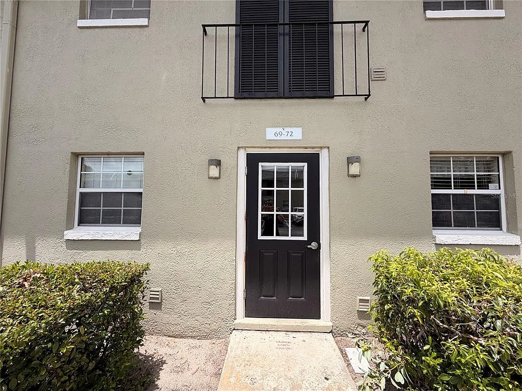 2 bed, 1.5 bath, 920 sqft, $1,690 — Photo 2
