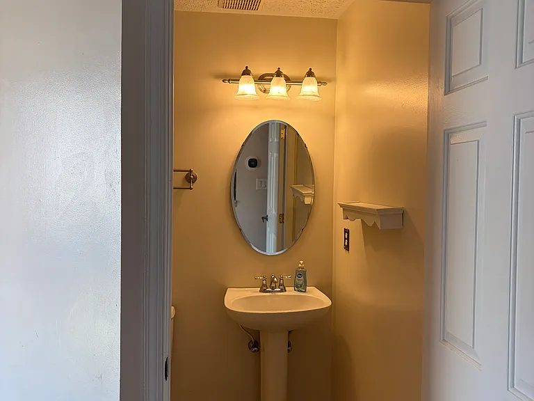 141 Foxview Dr — Photo 3