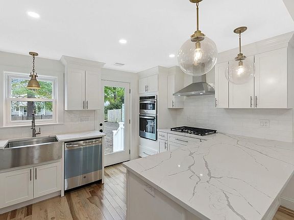 2nd image of 82 Lakeshore Dr