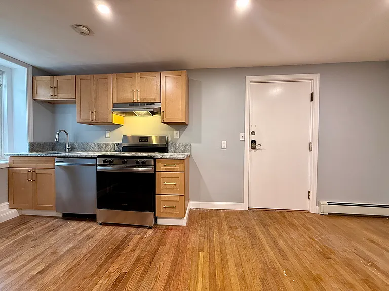 260 Hope St #1B — Photo 2