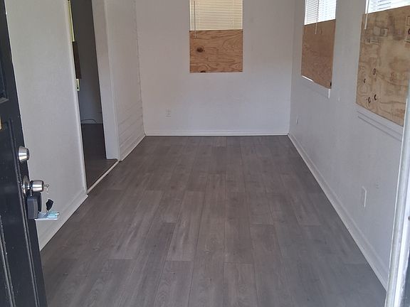 3rd image of 5726 Castellano Ave