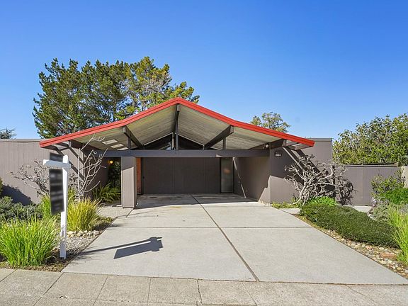 3rd image of 3064 Alcazar Dr
