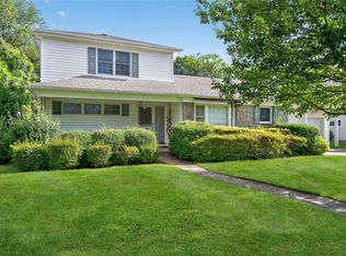 47 Vassar St, Garden City, NY 11530