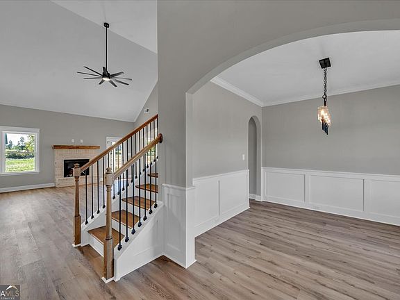 3rd image of 438 Burlington Dr