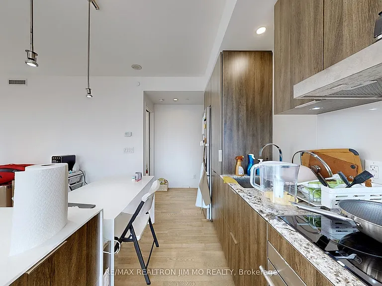 1 Bloor St E #2304 — Photo 8