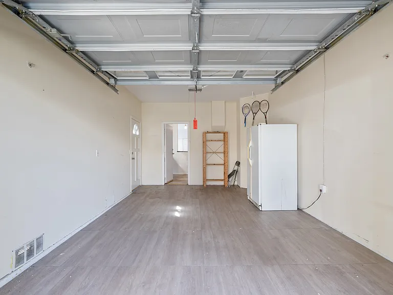 3911 Prospect Ave — Photo 51
