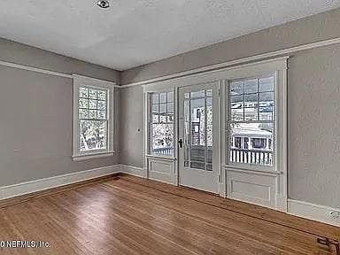 2nd image of 546 Lancaster St #2