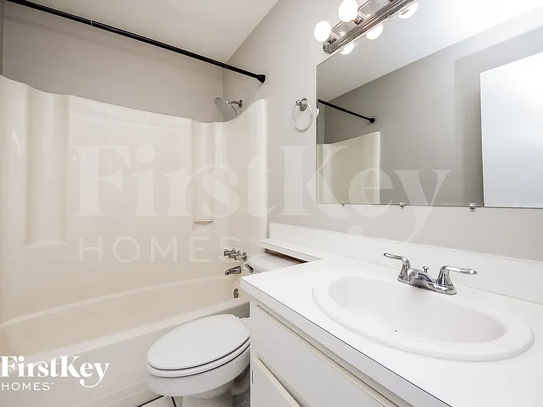 812 Whisper Lake Ct — Photo 12