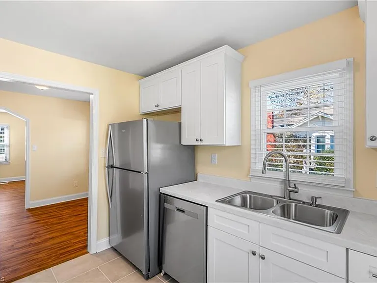 810 Elwell Ave — Photo 18