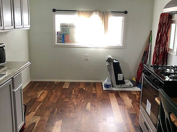 3rd image of 352 Broadway