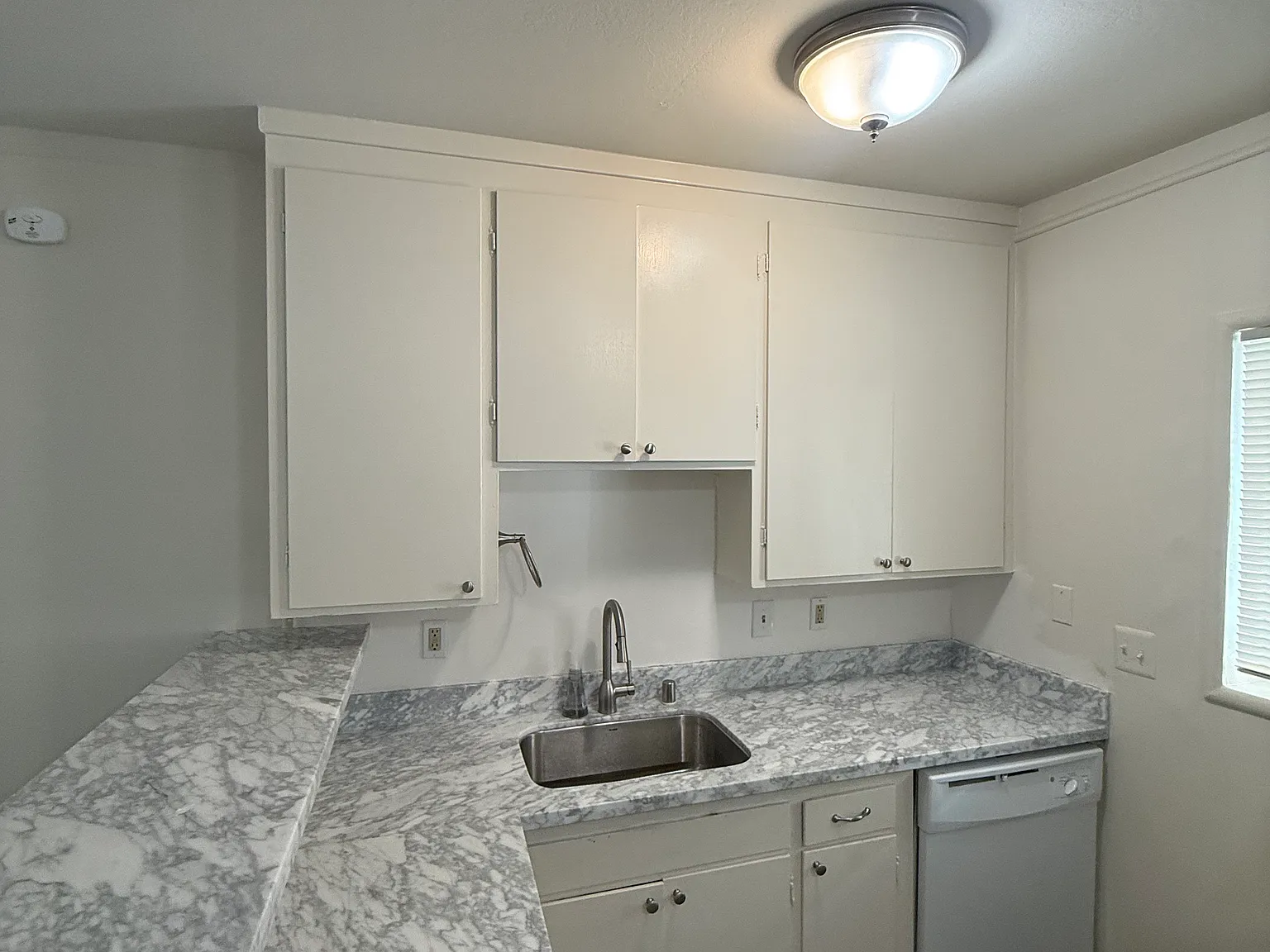 940 Hough Ave — Photo 3