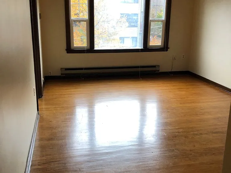 433 13th Ave E — Photo 8