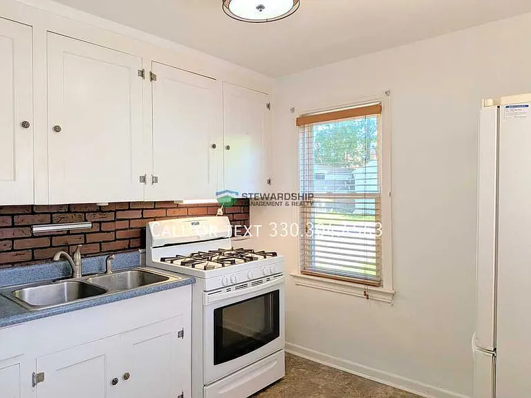 1512 Forest Ave SE — Photo 13