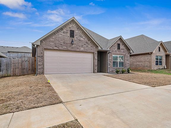 2nd image of 824 Lindsey Ln