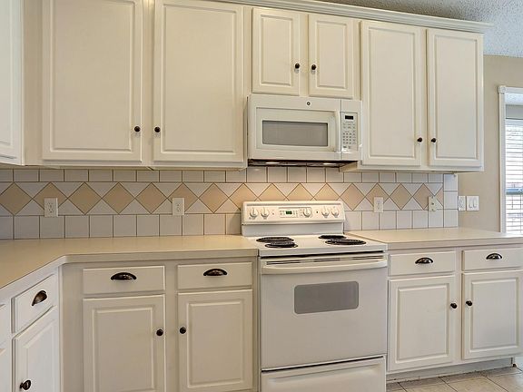2nd image of 6625 Canterbury Dr