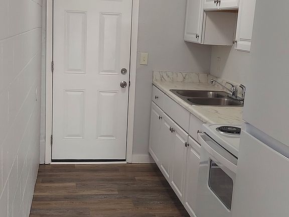 3rd image of 2070 Avocado Ave #B