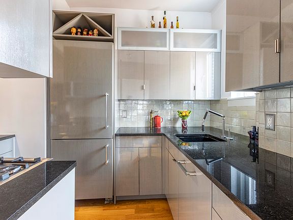 2nd image of 1349 Lexington Ave APT 6E