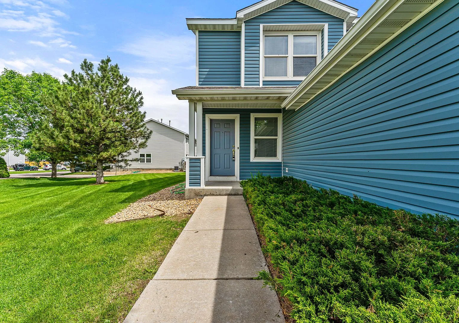End-unit townhome in Cherry Creek School District with private yard — Photo 3