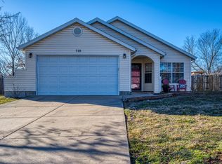 719 S Carriage Xing, Nixa, MO 65714