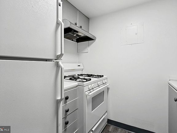 4th image of 1300 Army Navy Dr APT 118