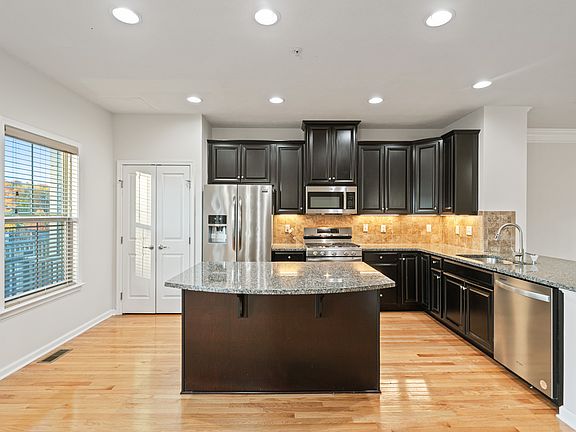 3rd image of 407 Fairmont Dr