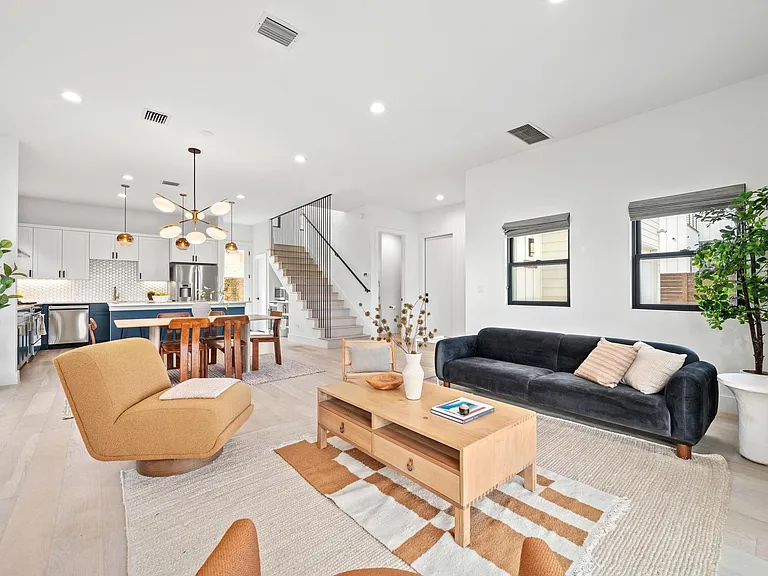 503 Havana St #A — Photo 4
