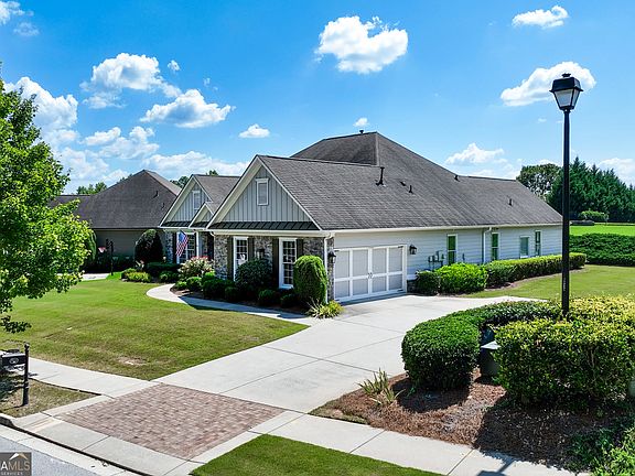 3rd image of 6623 Trailside Dr