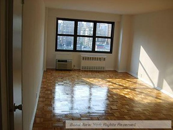 5th image of 130 Thompson St