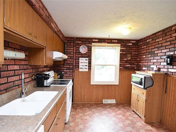 4th image of 84 Snowberry Cres