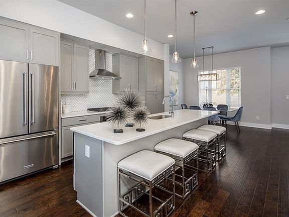 5th image of 724 Taylor Ct NE #8