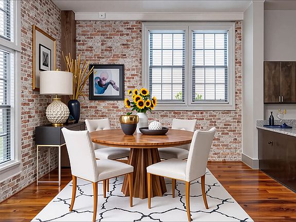3rd image of 427 Jackson Ave #101