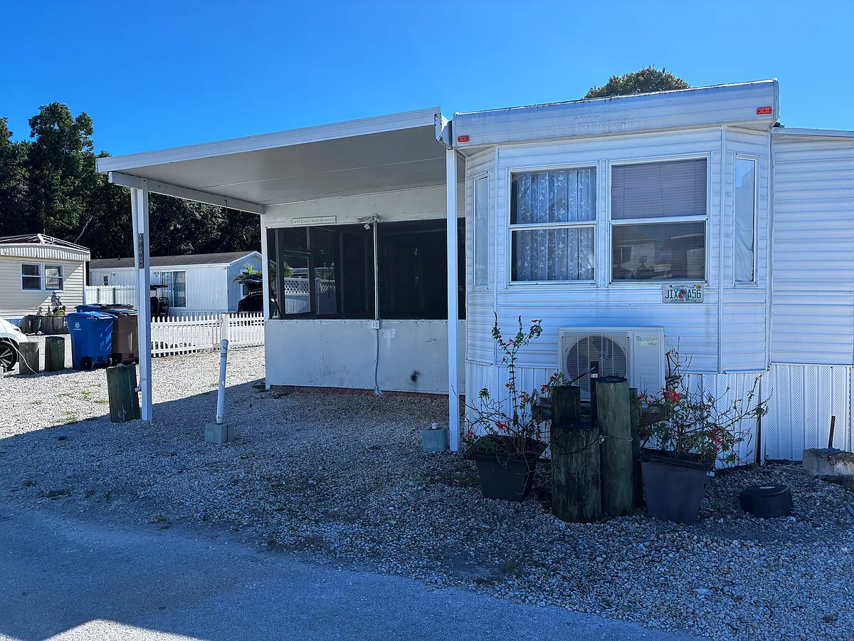 Building Photo - 325 Calusa St #448