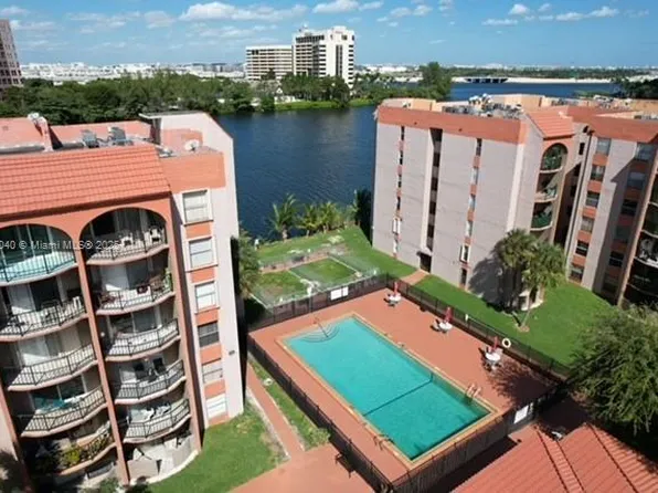 5201 NW 7th St APT 507, Miami, FL 33126